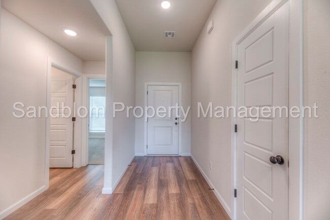 Building Photo - For Lease | East Tulsa - BA Schools | $189...