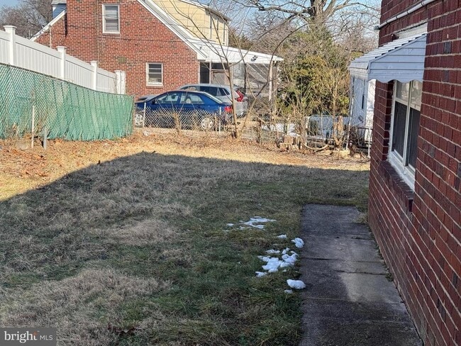 Building Photo - 119 Larch Ave