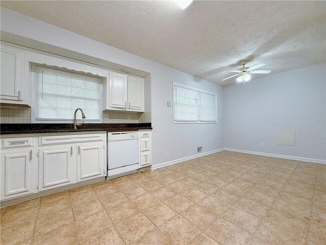 Building Photo - 51 Joans Ct