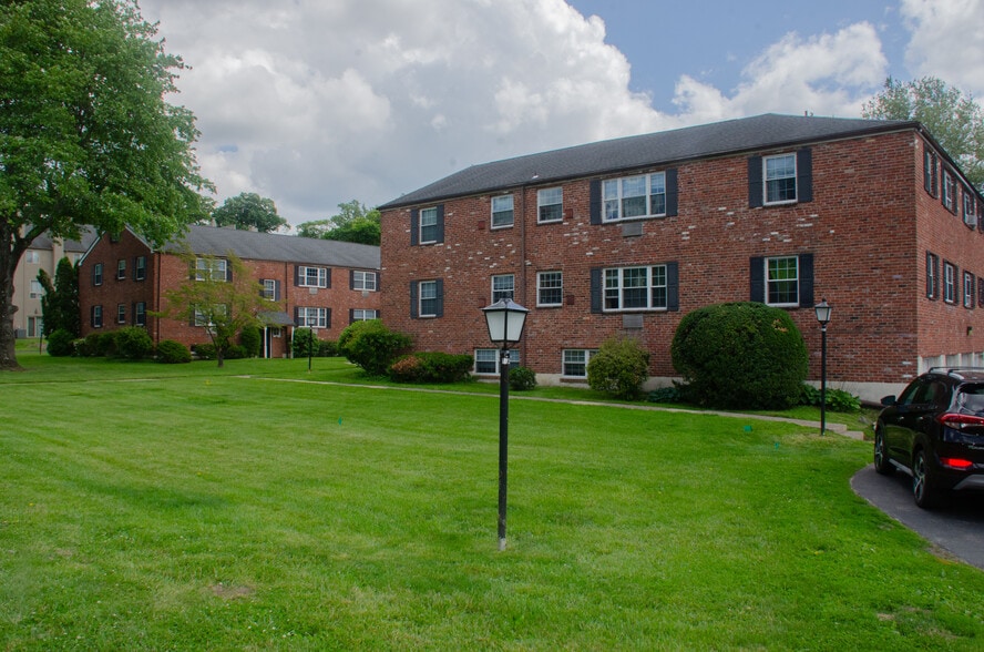 Building Photo - Brynfield Apartments