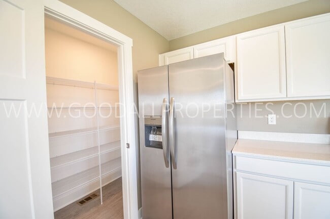 Building Photo - 4 Bedroom 2.5 Bathroom 2 story home in DeSoto!!!