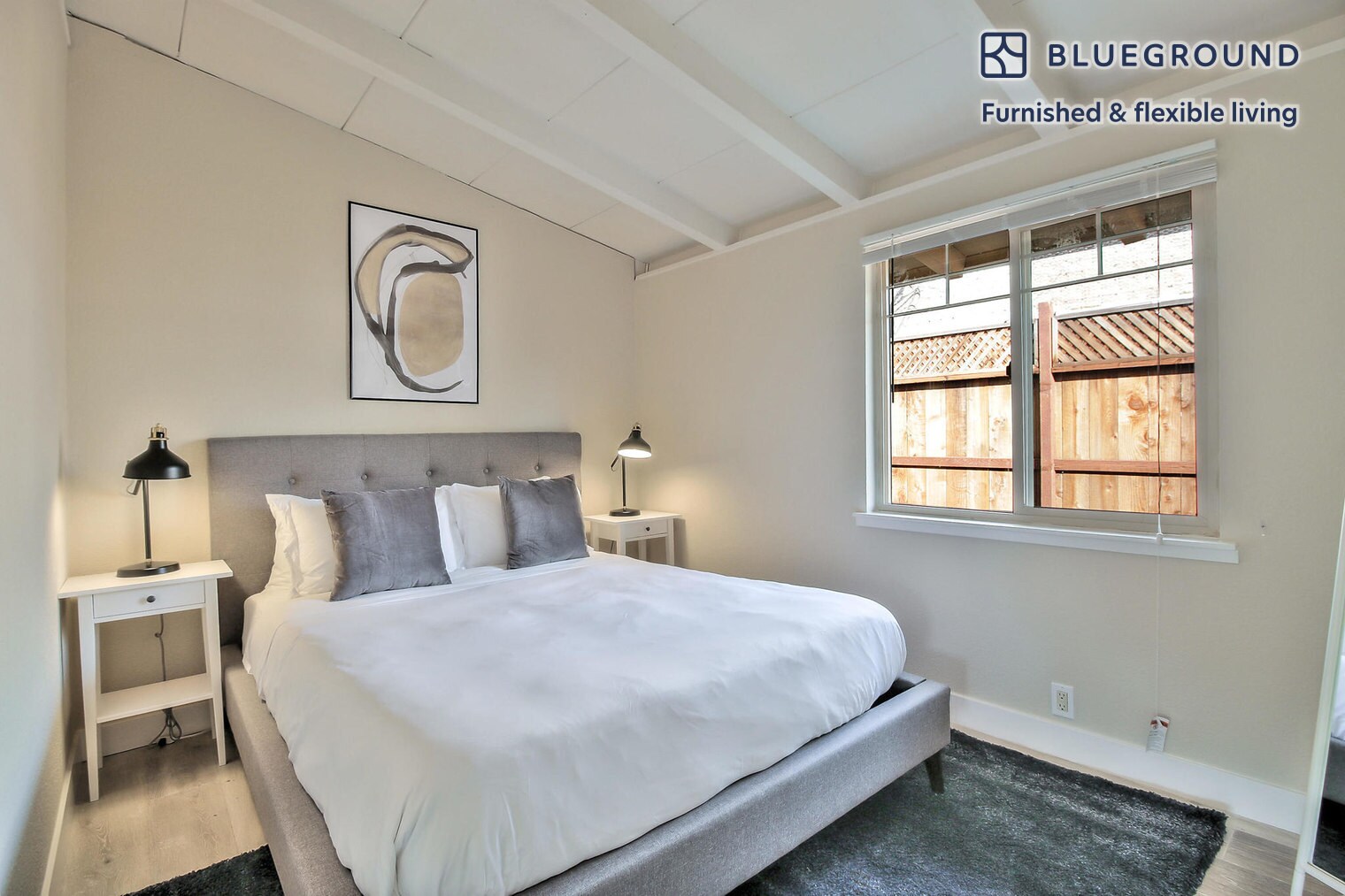 Building Photo - 723 Lakehaven Dr