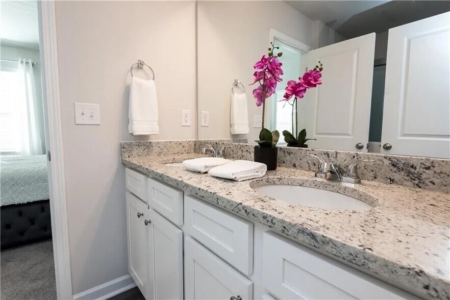 Building Photo - Room in Townhome on Shaffer Ct