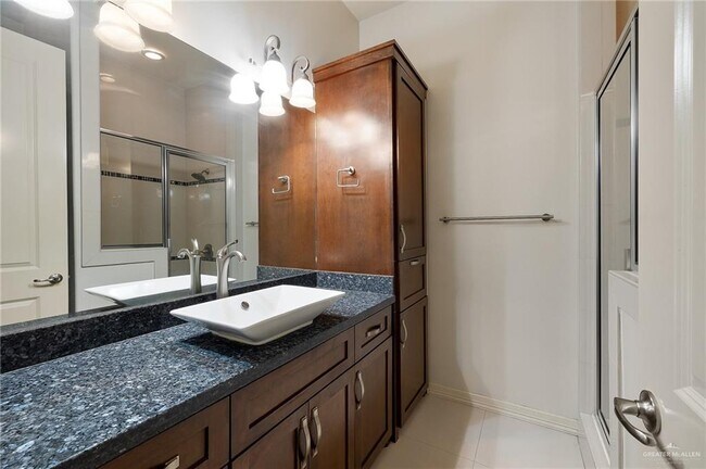 Building Photo - 2505 Grand Canal Dr