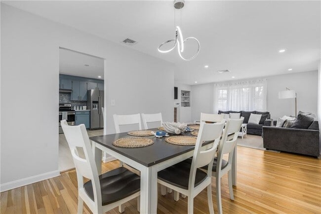 Building Photo - 384 Valley Rd