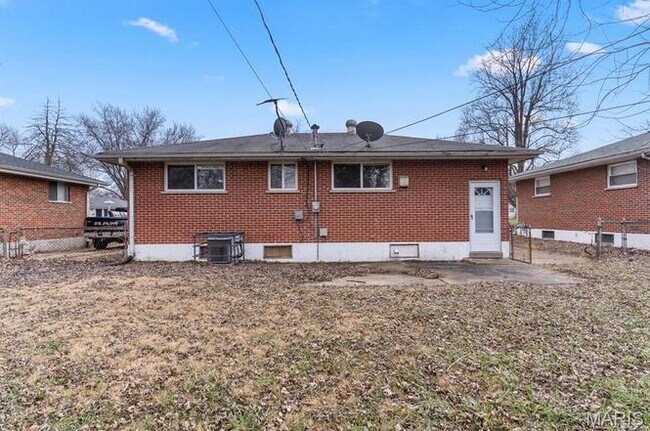 Building Photo - 1223 Reale Ave