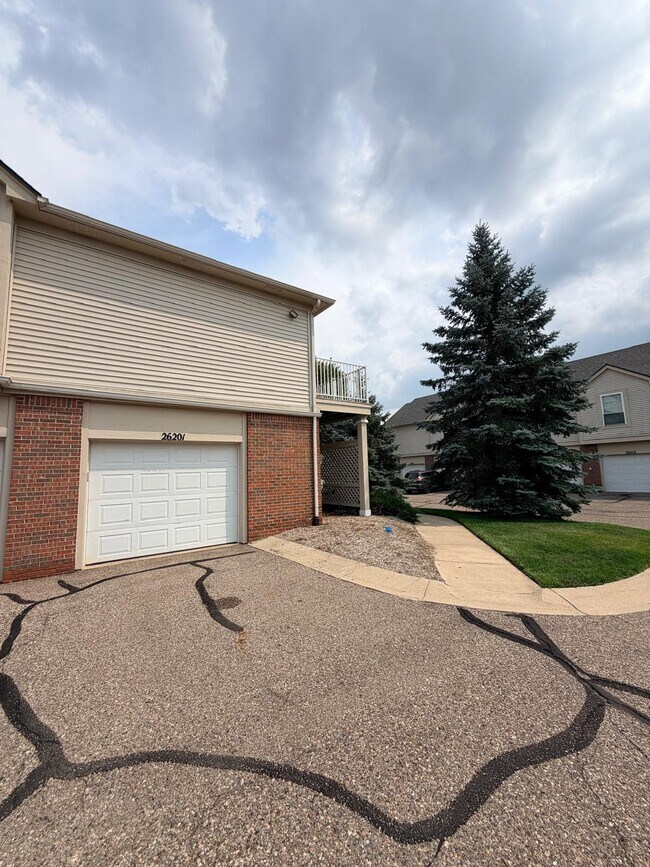 Building Photo - 26201 Chesapeake Cir