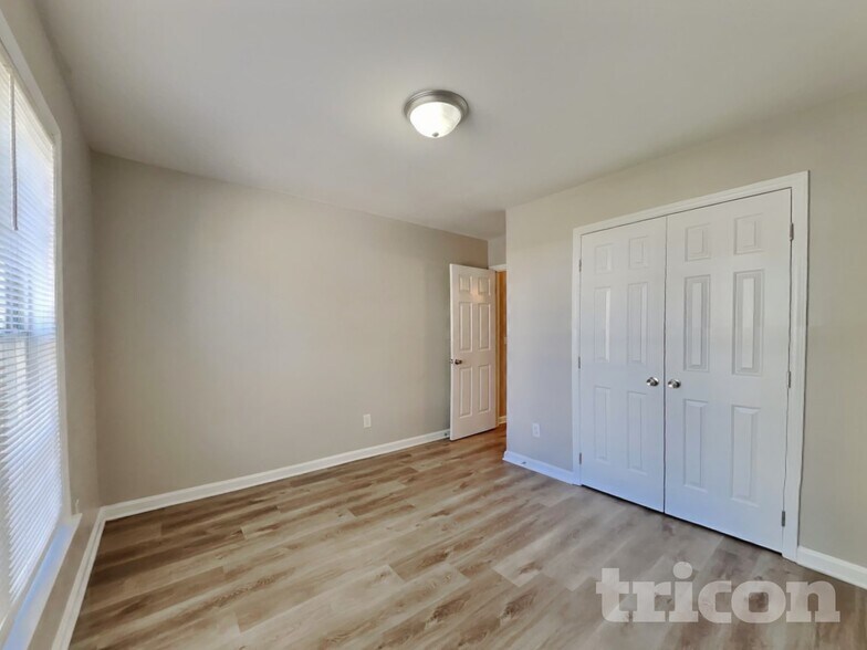 Building Photo - 112 Glengariff Ln