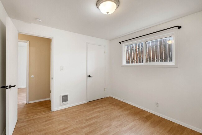 Building Photo - 4 Bedroom Home with Covered Parking & Fenced Backyard