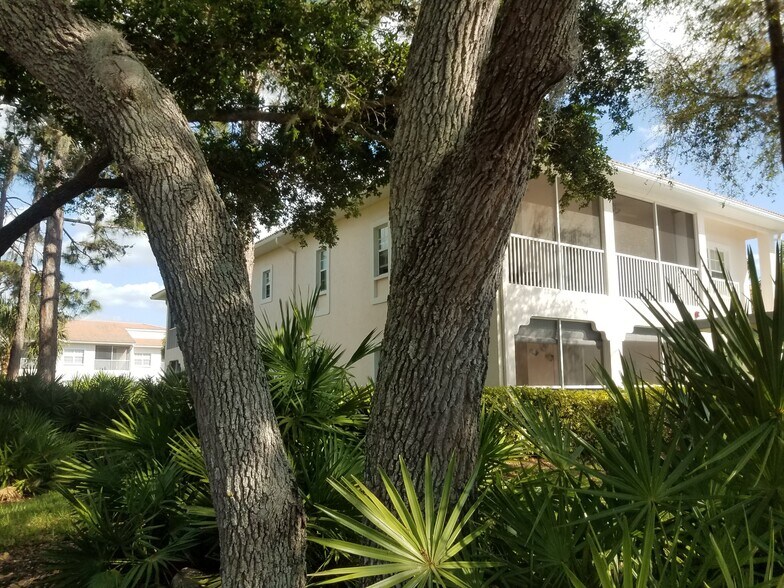 Building Photo - 4240 Central Sarasota Pky