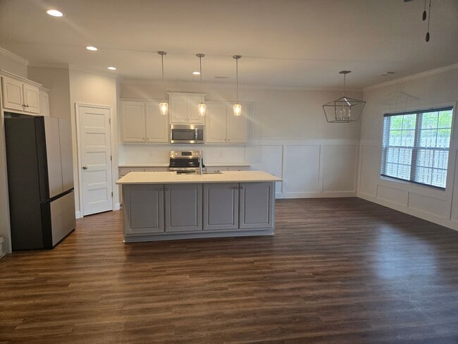 Building Photo - FOR RENT in MIDLAND! Available Now!