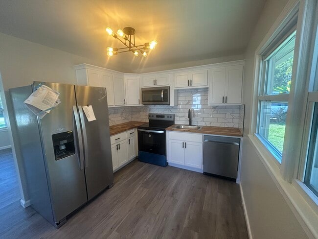 Building Photo - Valley Station 4 Bedroom