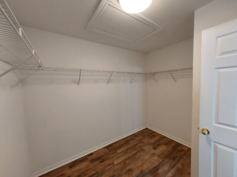 WALK IN CLOSET - 557 Windermere Dr