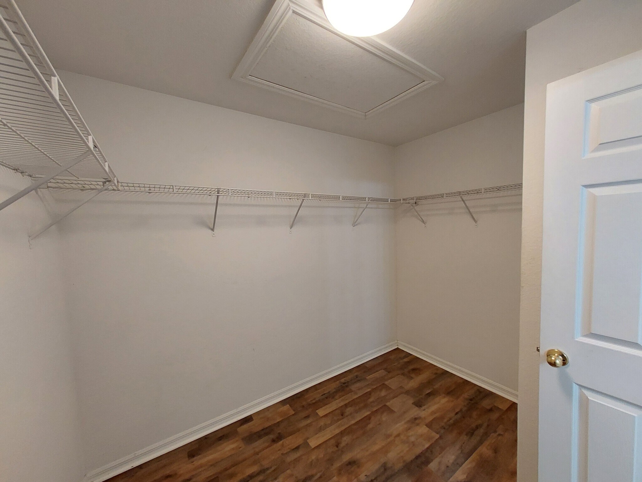 WALK IN CLOSET - 557 Windermere Dr