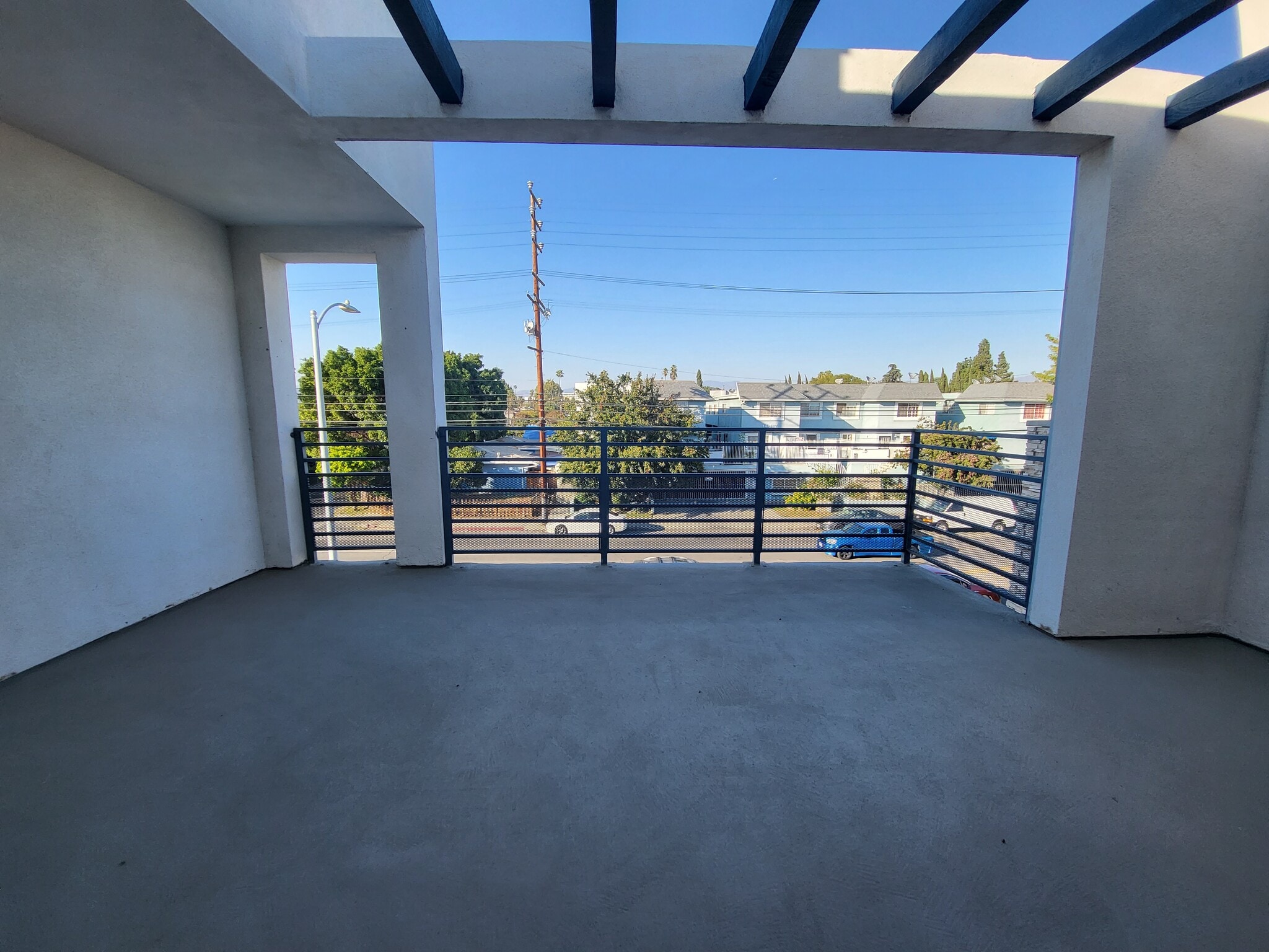 Building Photo - 14614 Vanowen St