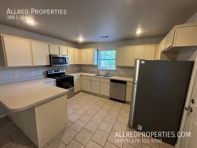 Building Photo - 954 N Daisy Ln