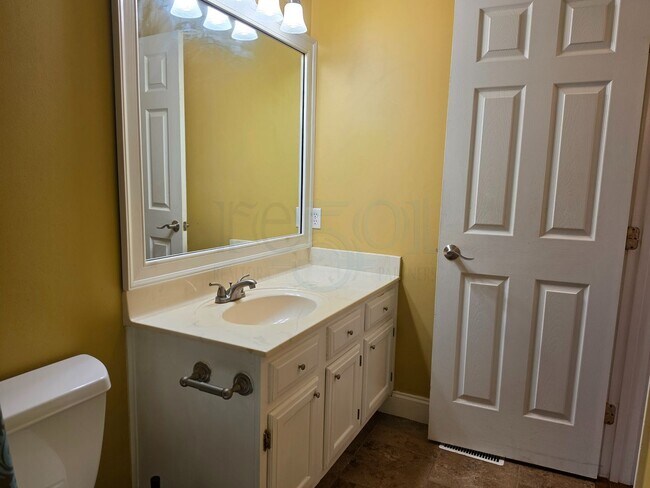 Building Photo - Great 3BR 2BA Find in Pleasant Tree Neighborhood!