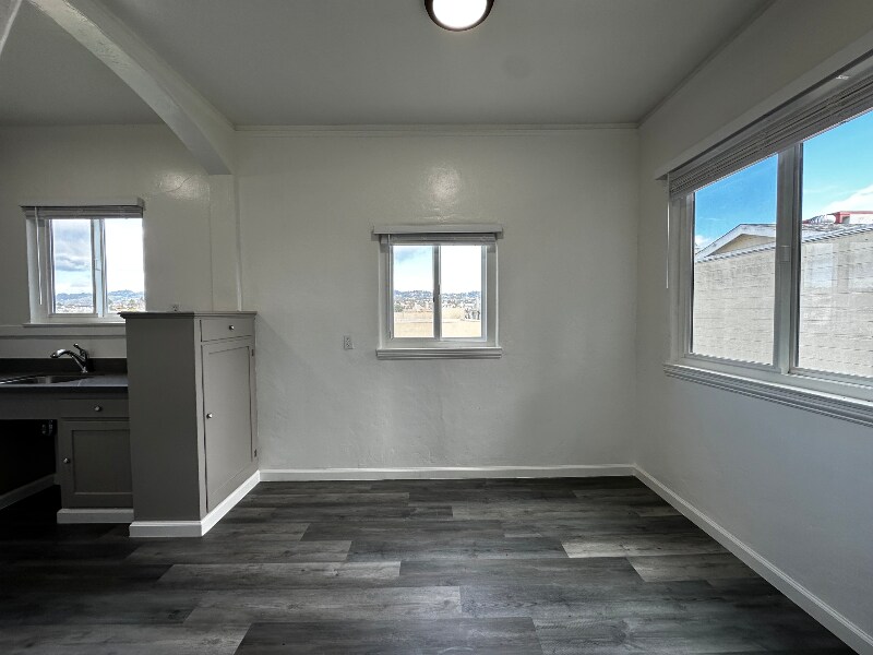 Building Photo - 2208 Carroll St