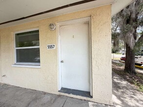 Building Photo - Cozy 1-Bed on Silver Spur Drive, Holiday FL