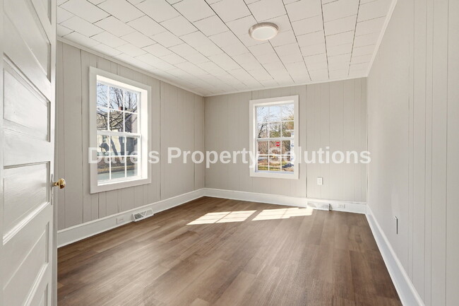 Building Photo - Charming Updated Home in Prime Winston-Salem Location