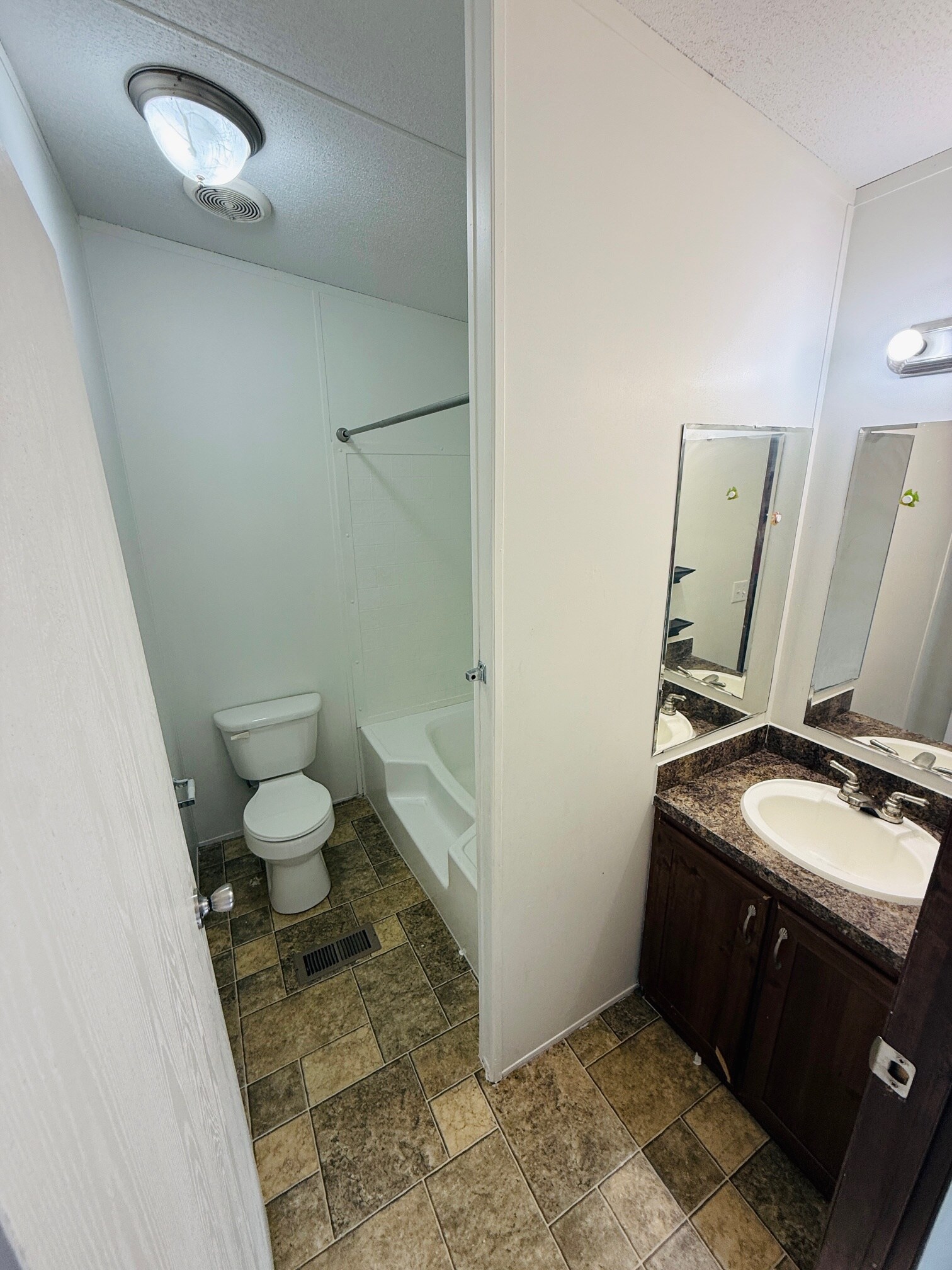 Guest Bath - 226 Blanco Dr