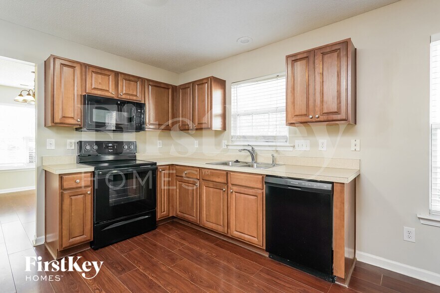 Building Photo - 4145 Crestwood Cir