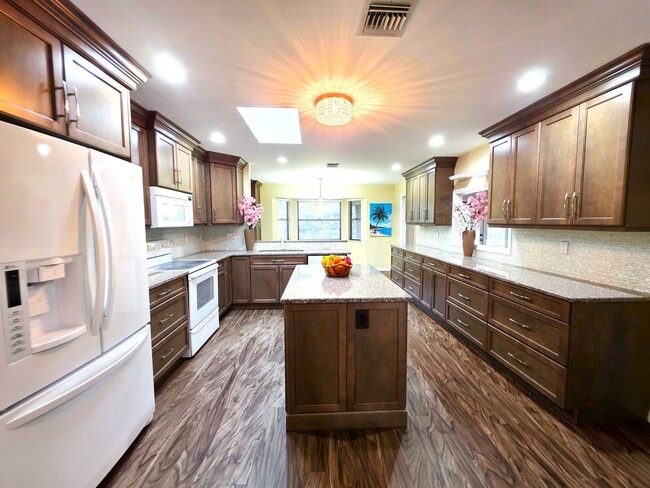 Building Photo - Vero Beach Rentals. Vero Beach Rent, LLC and Property Management Company