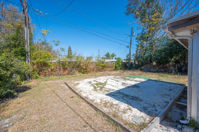 Building Photo - 4719 Blossom Dr