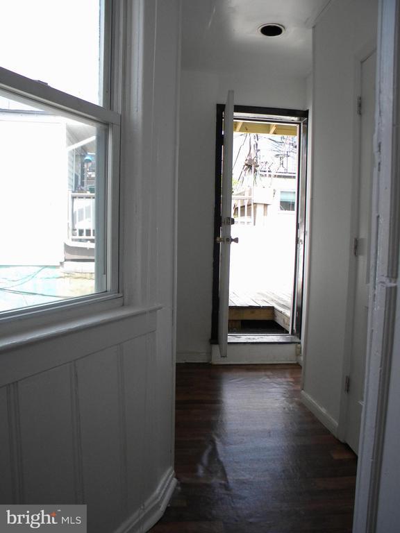 Building Photo - 935 S Charles St