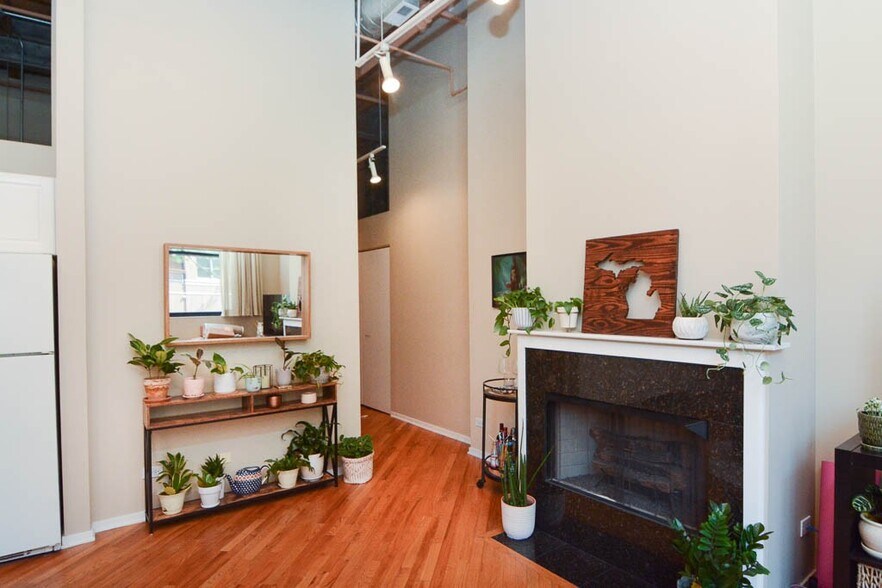 Building Photo - 226 N Clinton St