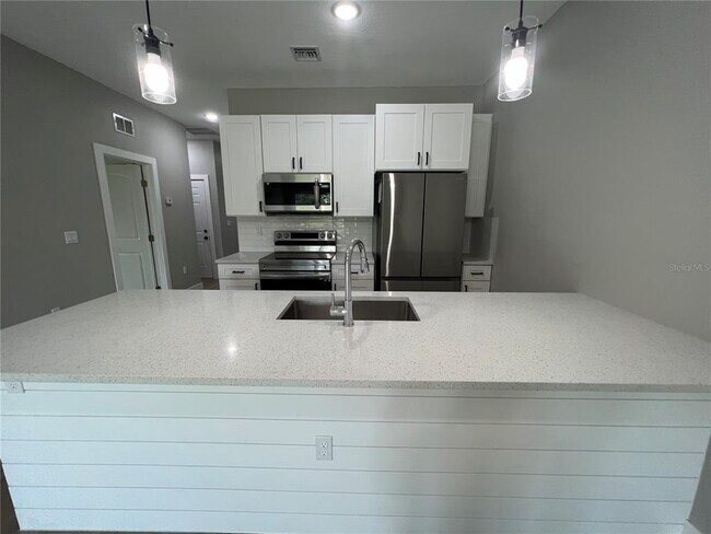 Building Photo - 12130 Henley Ave