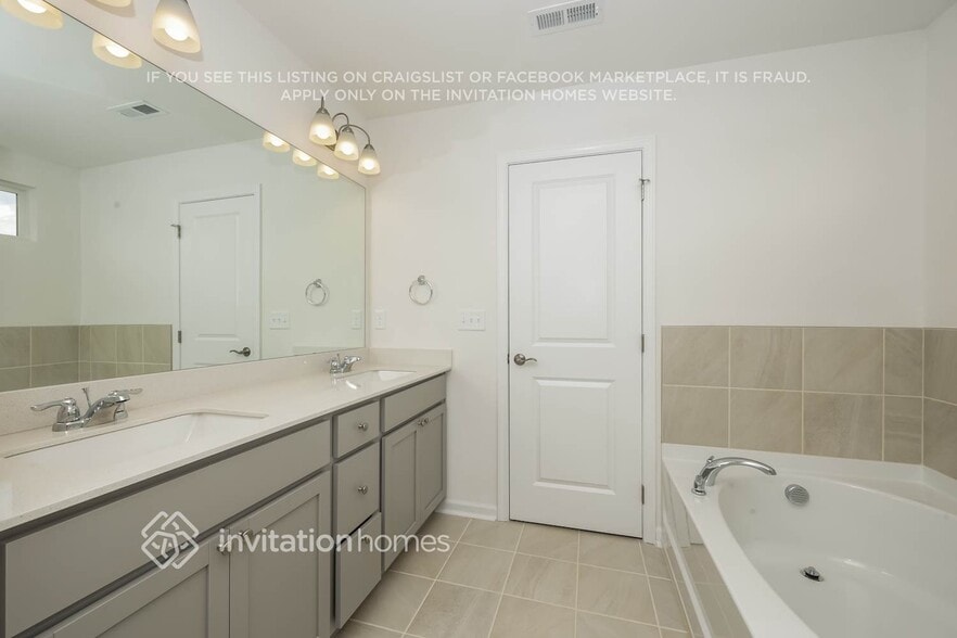 Building Photo - 3810 Lantern Ln