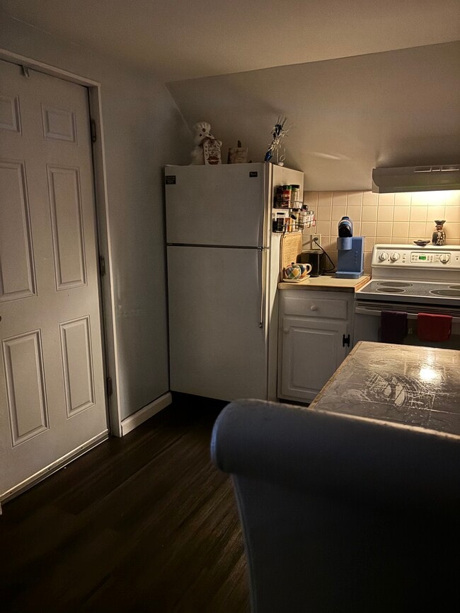 Building Photo - 285 Main St