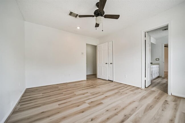 Building Photo - 15738 Fleetwood Oaks Dr