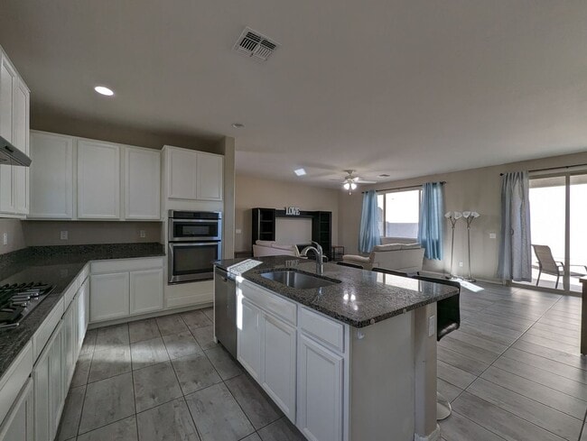 Building Photo - 1253 N 166th Ave