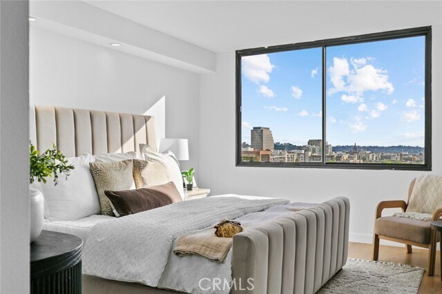 Building Photo - 343 Pioneer Dr