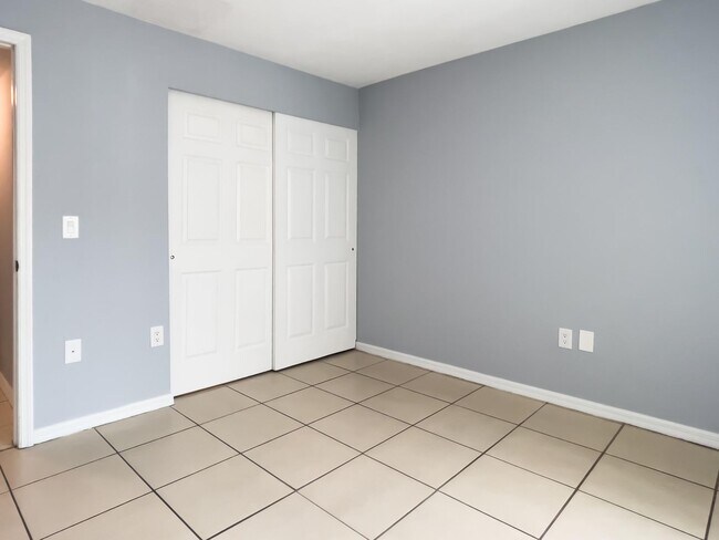 Building Photo - Affordable 2 Bedroom Condo - Water Utility...
