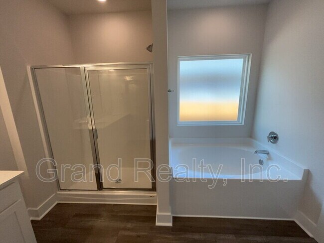 Building Photo - 5823 Sargassum Ln
