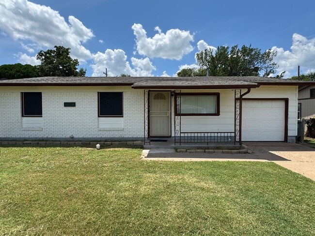 Primary Photo - 2308 NW Woodridge Dr