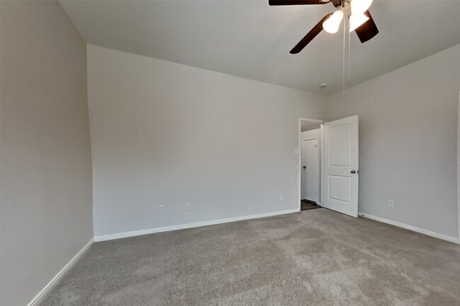 Building Photo - 22562 Valley Canyon