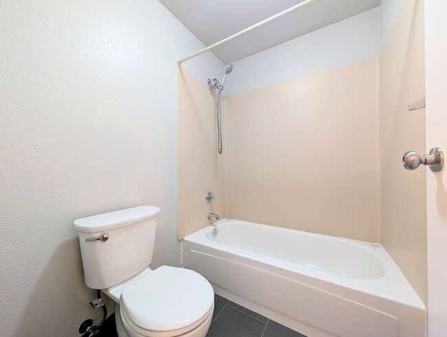 Building Photo - 15433 Country Club Dr
