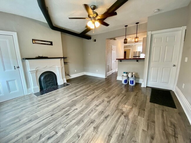 Building Photo - 2335 Sarah St