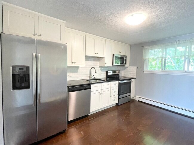 Primary Photo - 4 Woodcrest Ct