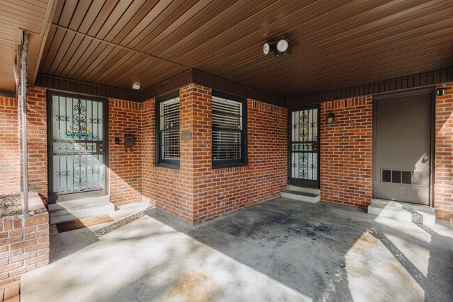 Building Photo - 4960 Hummingbird Ln