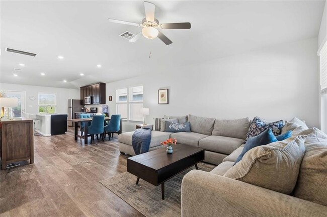 Building Photo - 805 Russet Rock Dr