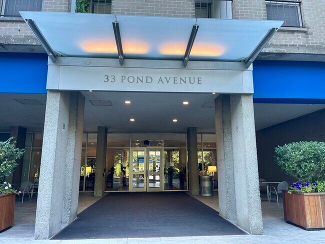 Building Photo - 33 Pond Ave