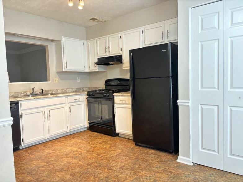 Building Photo - 1014 Huntington Trace-