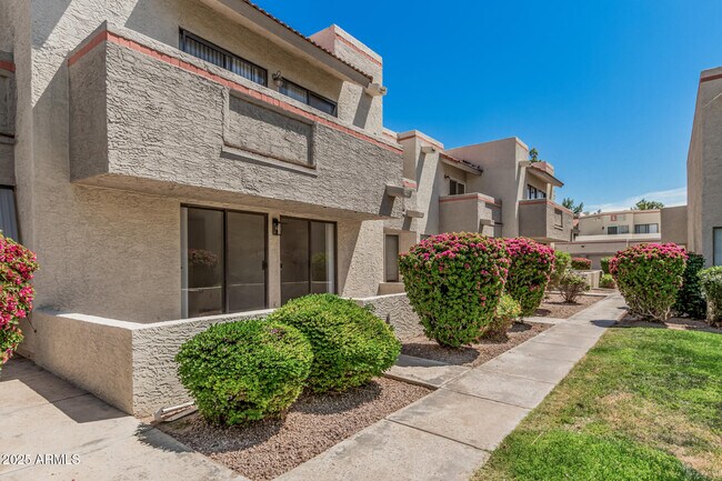 Building Photo - 985 N Granite Reef Rd