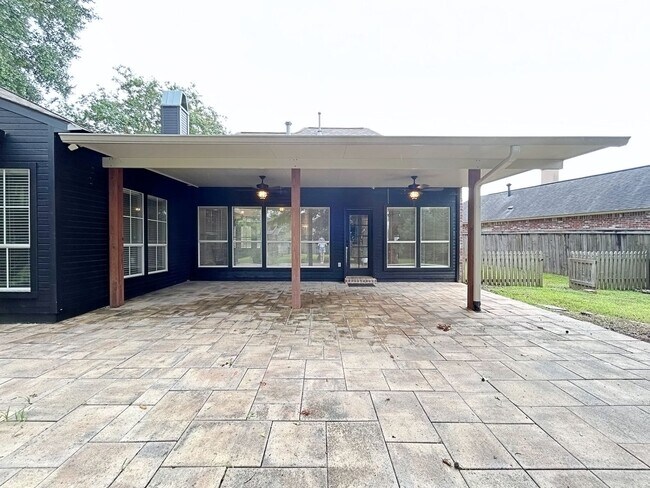 Building Photo - 3919 Meadow Ridge Dr