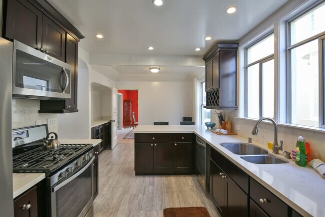 Building Photo - 145-147-147 Stanyan St